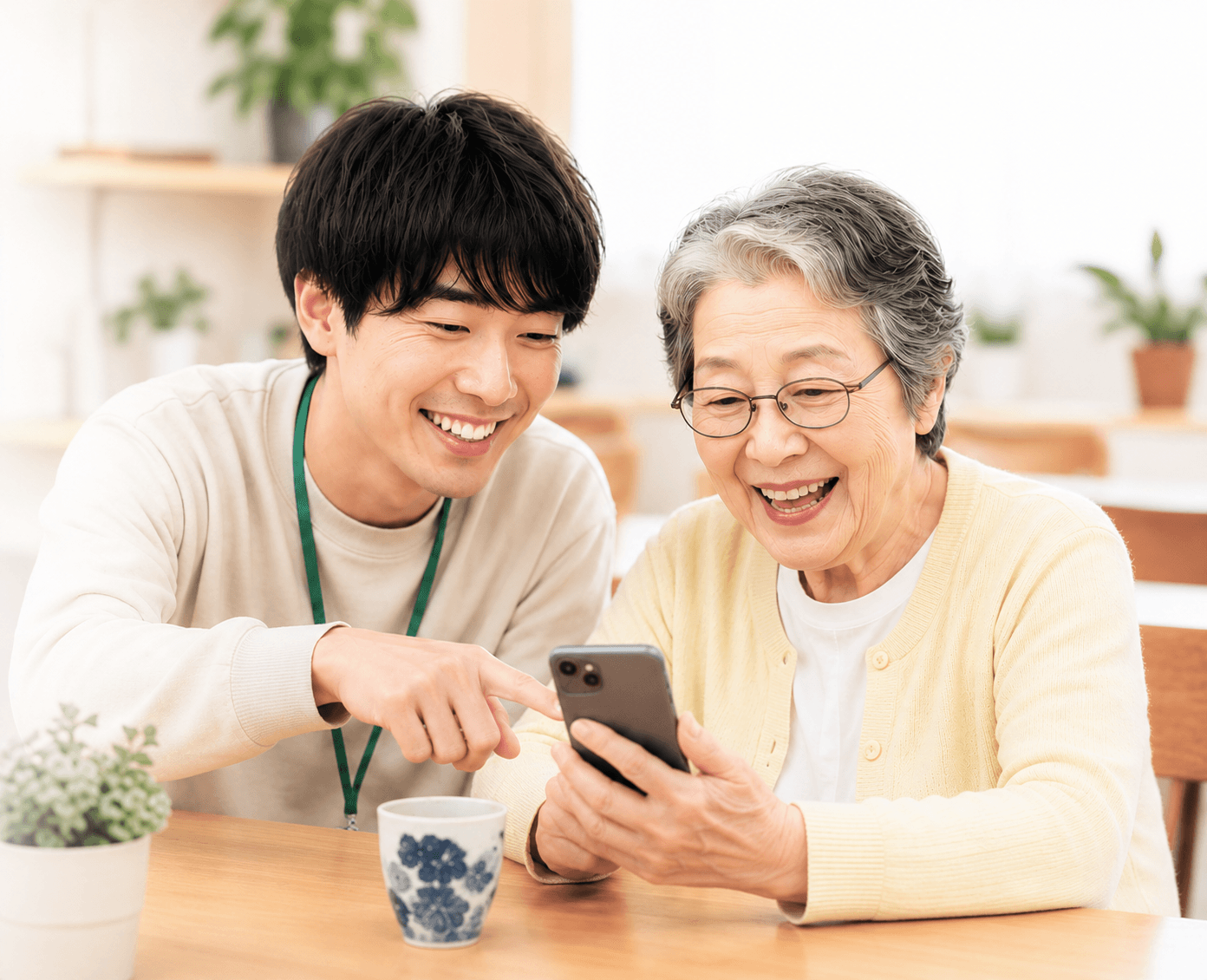 スマホを一緒に楽しむ様子